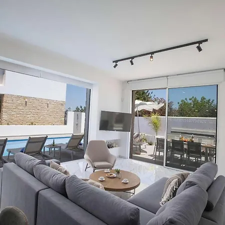 Bleu 5 * Protaras