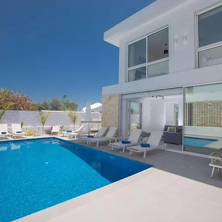 Villa Bleu 5 *