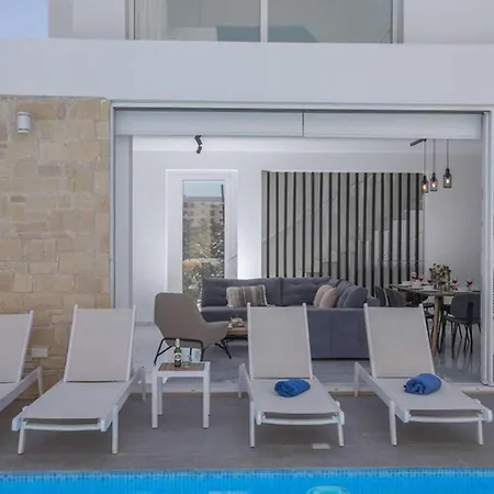 Bleu 5 * Protaras
